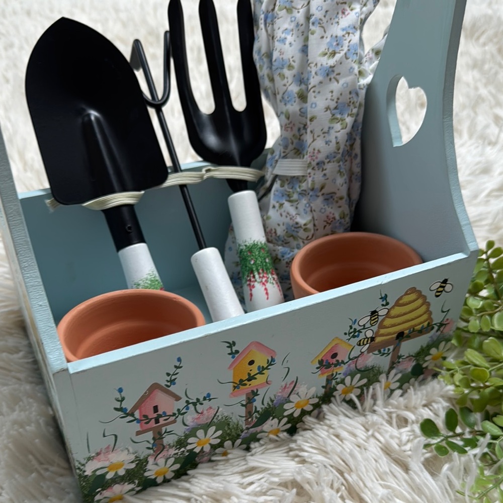 🎉HP🎉 Christmas Tree Shop Garden Tool Set with Floral Honey Bee Box 💗 - Picture 10 of 15